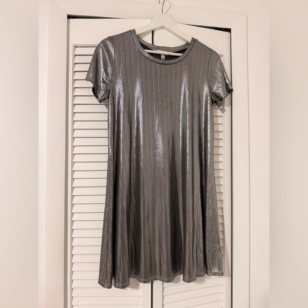 Girls Metallic Silver Short Sleeve Swing Dress